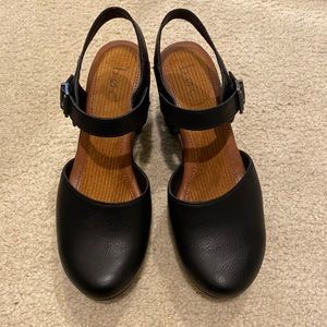 b.o.c. Mary Jane clogs - like new!